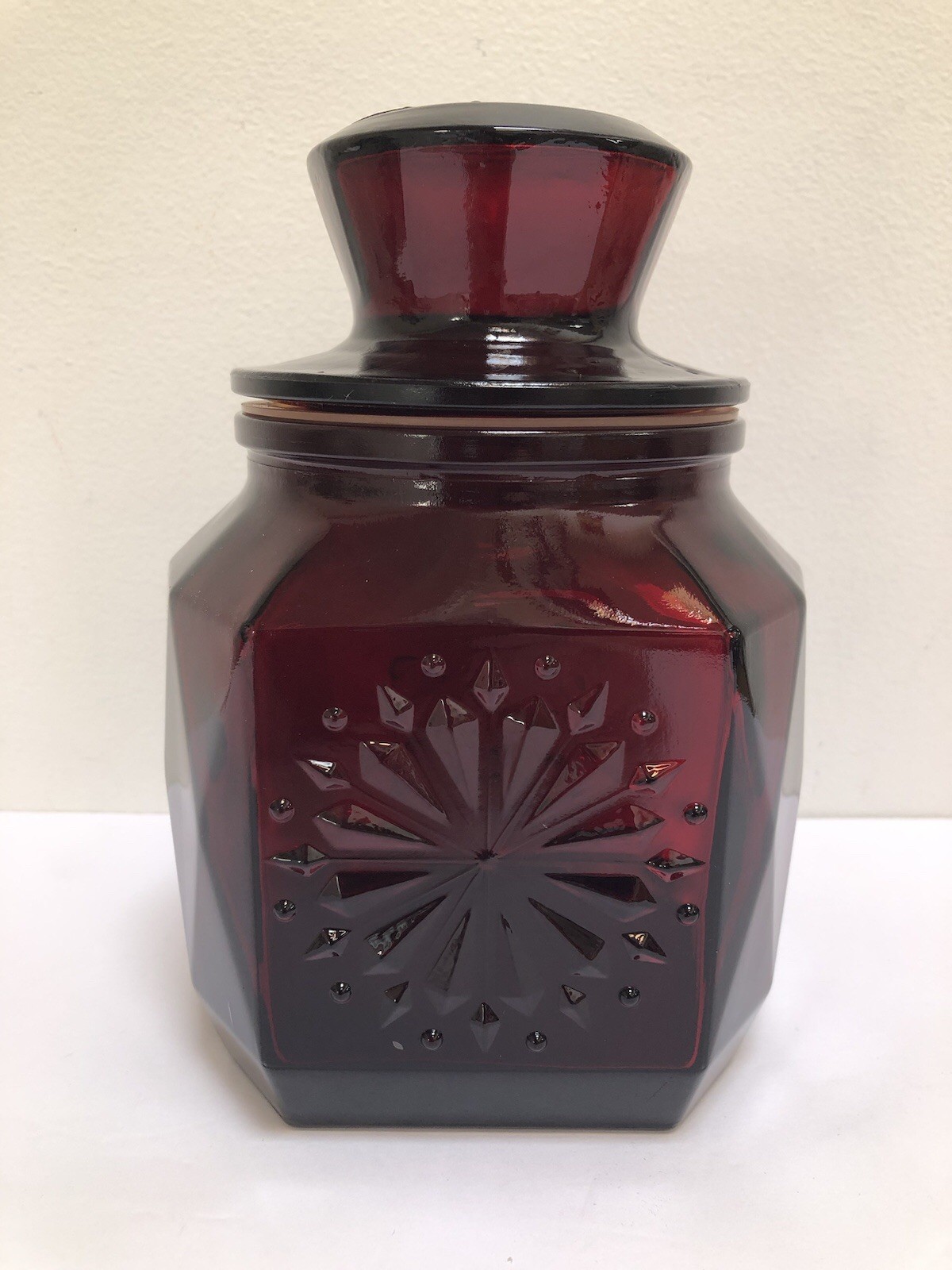 VTG Wheaton Snowflake Sunburst Ruby Red 7.5”Glass Apothecary Jar Canister w/Lid VTG Wheaton Snowflake Sunburst Ruby Red 7.5”Glass Apothecary Jar Canister w/Lid