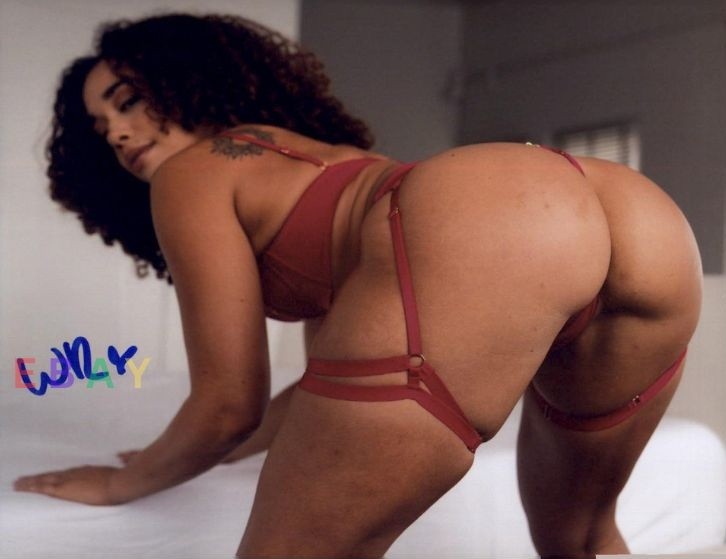 Willow Ryder Signed Autographed Sexy Adult 8x10 Model Photo with Proof & COA Willow Ryder Signed Autographed Sexy Adult 8x10 Model Photo with Proof & COA