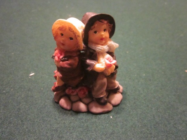 VTG Boy & Girl Couple Country Style Figurine 2 3/4\ VTG Boy & Girl Couple Country Style Figurine 2 3/4\