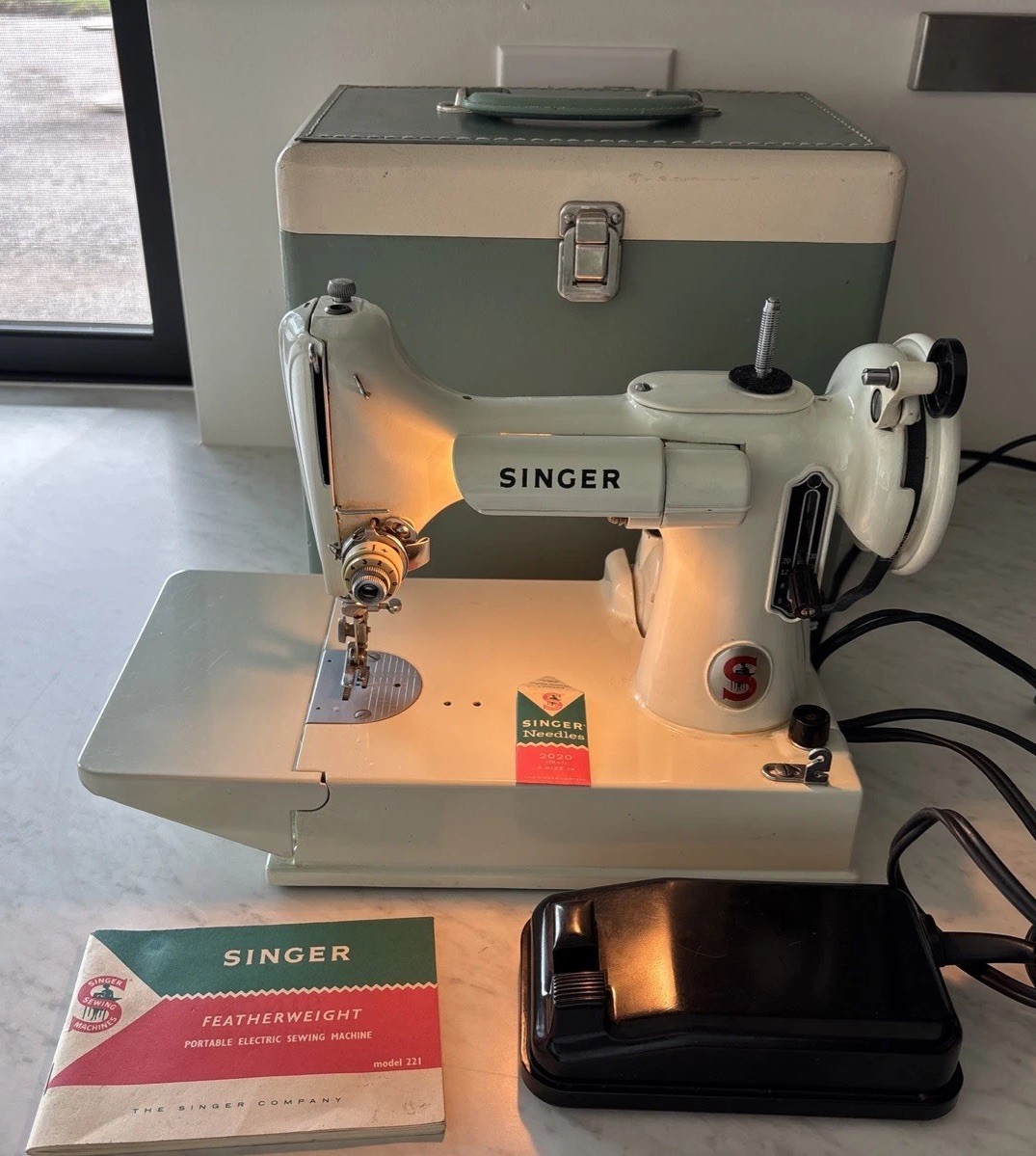 Vintage 221K Singer Featherweight Sewing Machine 1964 With Case- Motor Runs