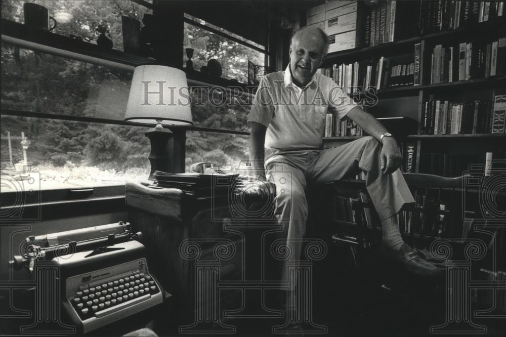1989 Press Photo Donn Goodwin, teacher at Brookfiled Center and East high school 1989 Press Photo Donn Goodwin, teacher at Brookfiled Center and East high school