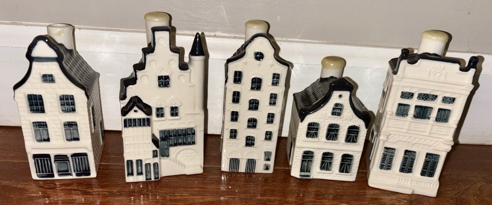 Blue Delft\'s KLM Amsterdam Holland Houses Lot Set 5 #5, 30, 33, 103, 111 Empty Blue Delft\'s KLM Amsterdam Holland Houses Lot Set 5 #5, 30, 33, 103, 111 Empty