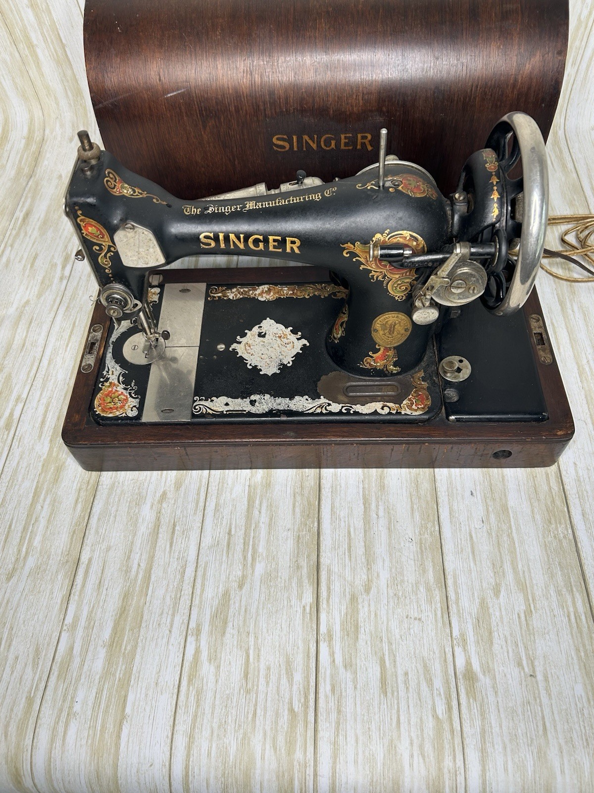 Vintage 1926 Singer 128 Sewing Machine La Vencedora Decals Wooden Case MOVES
