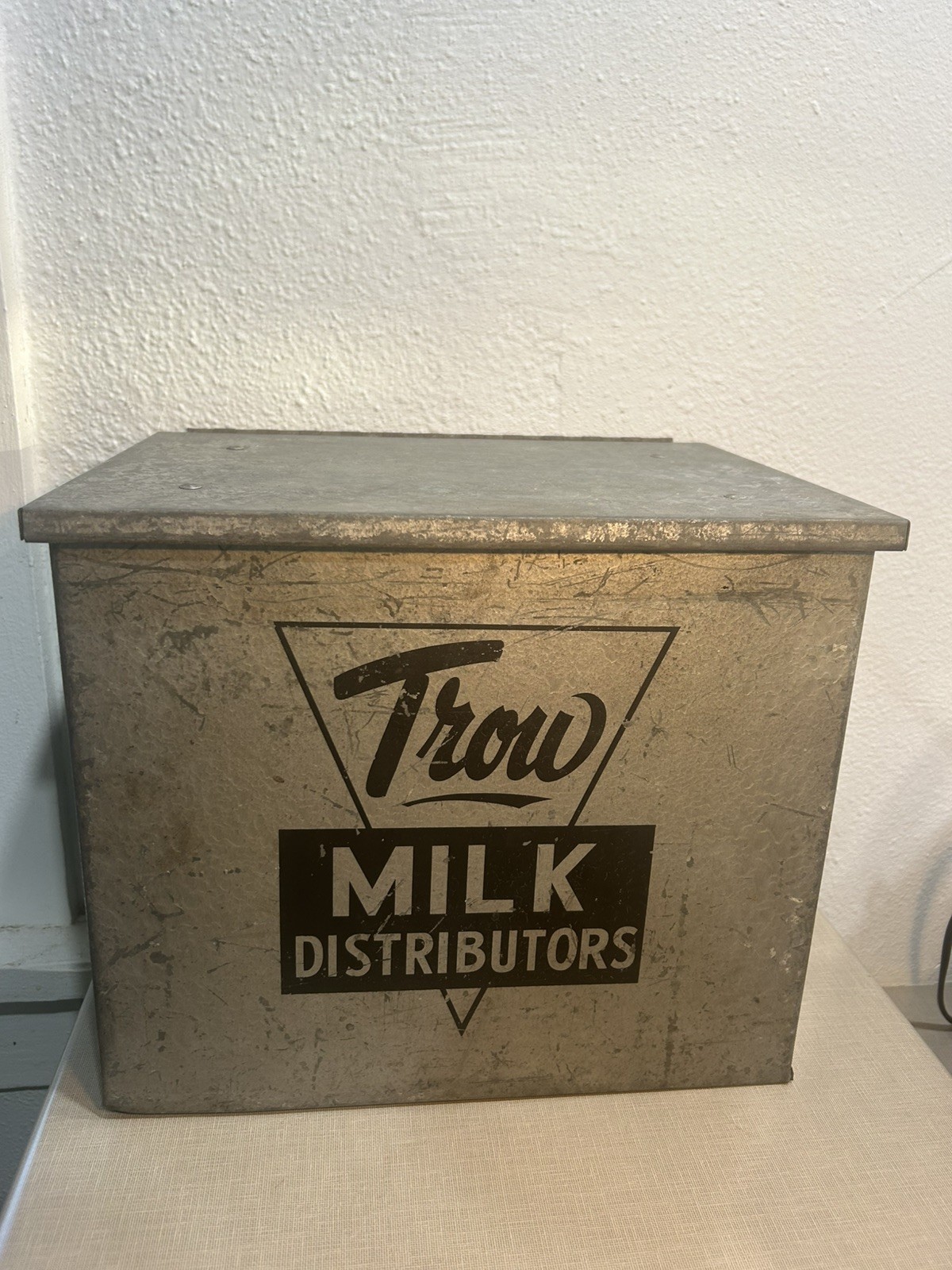 VTG Galvanized Metal Insulated Trow Milk Distributors Milk Porch Box 