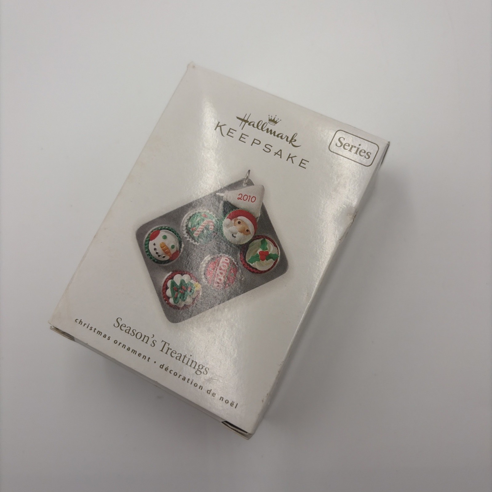 Hallmark Season's Treatings Cupcakes #2 2010 Keepsake Ornament QX8133 Hallmark Season's Treatings Cupcakes #2 2010 Keepsake Ornament QX8133