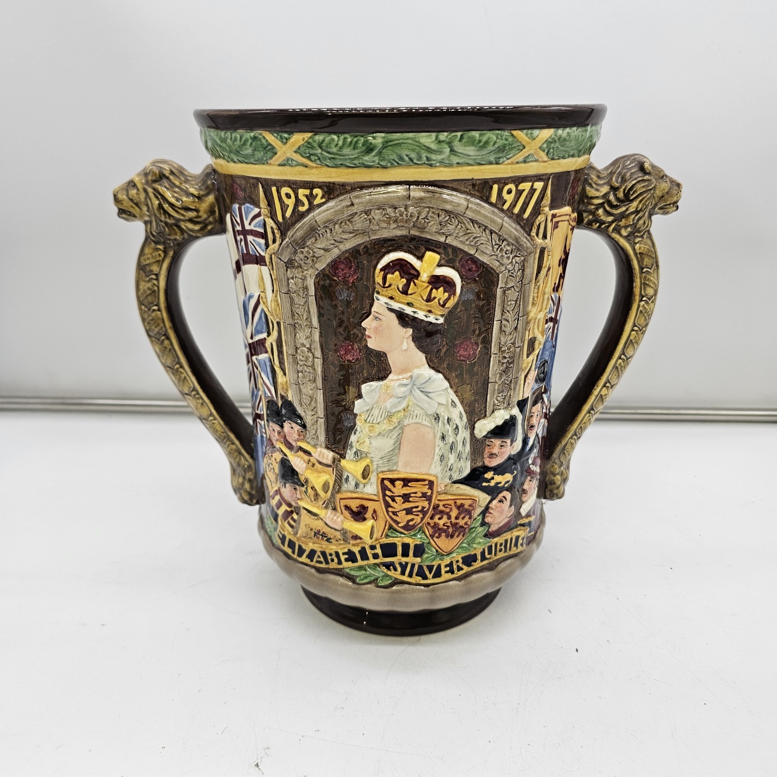 LA5 Royal Doulton Queen Elizabeth II Silver Jubilee Loving Cup Limited Ed 22/250