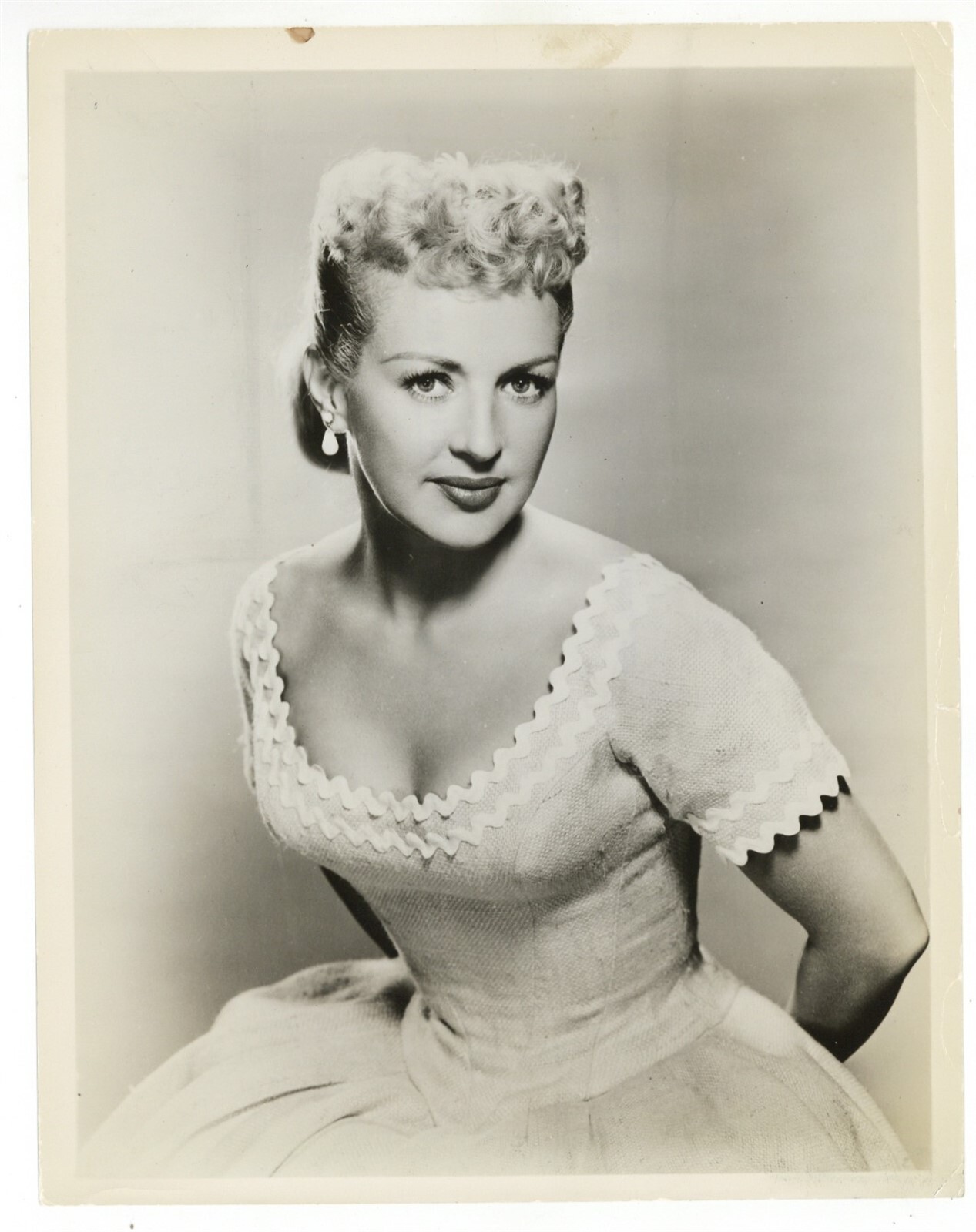 Betty Grable Glamour Portrait 1955 Bob Hope Show 8x10 Pin-Up w/Credits J9259 Betty Grable Glamour Portrait 1955 Bob Hope Show 8x10 Pin-Up w/Credits J9259
