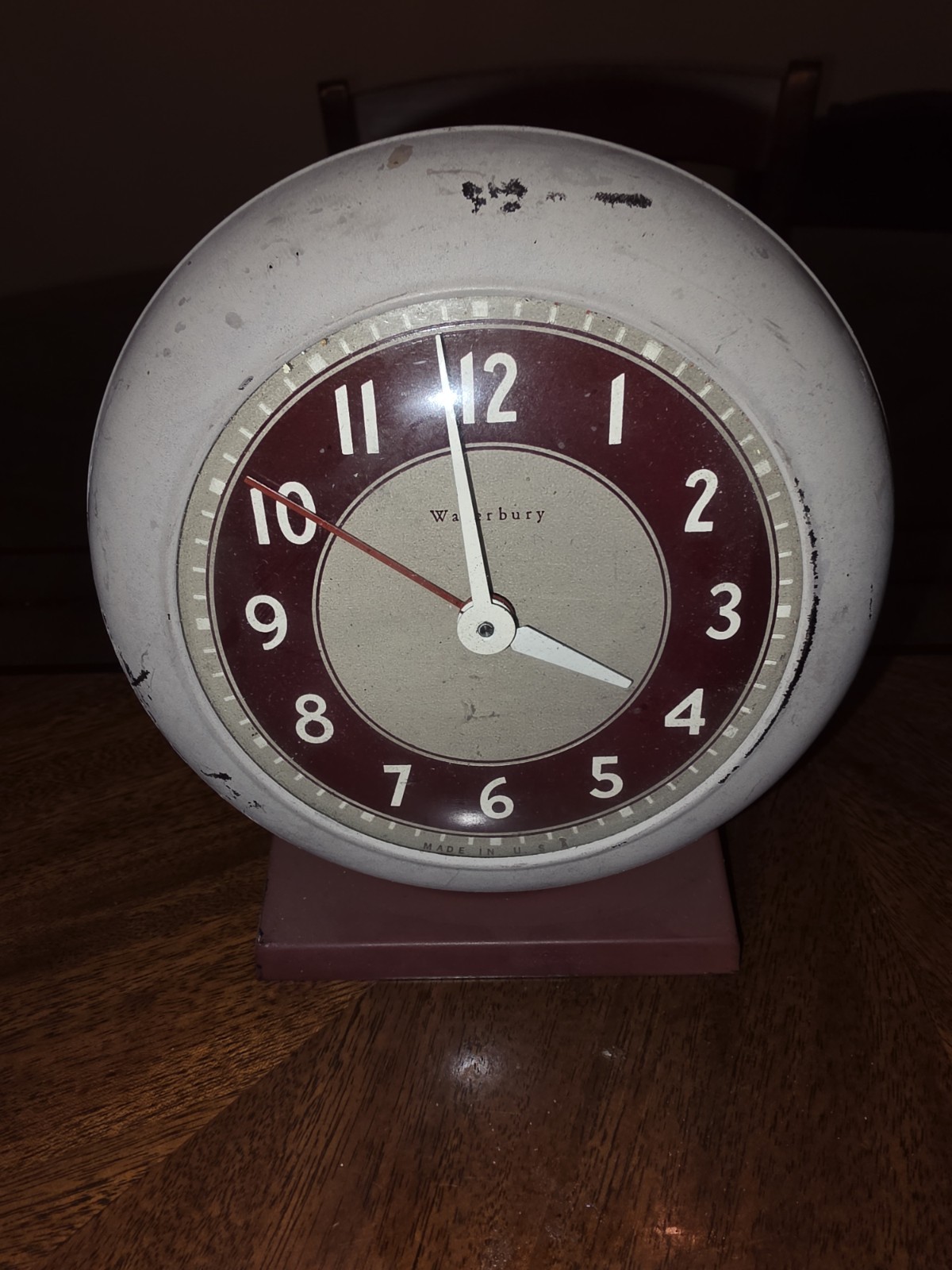 vintage 1940s Waterbury wind-up desk alarm clock.