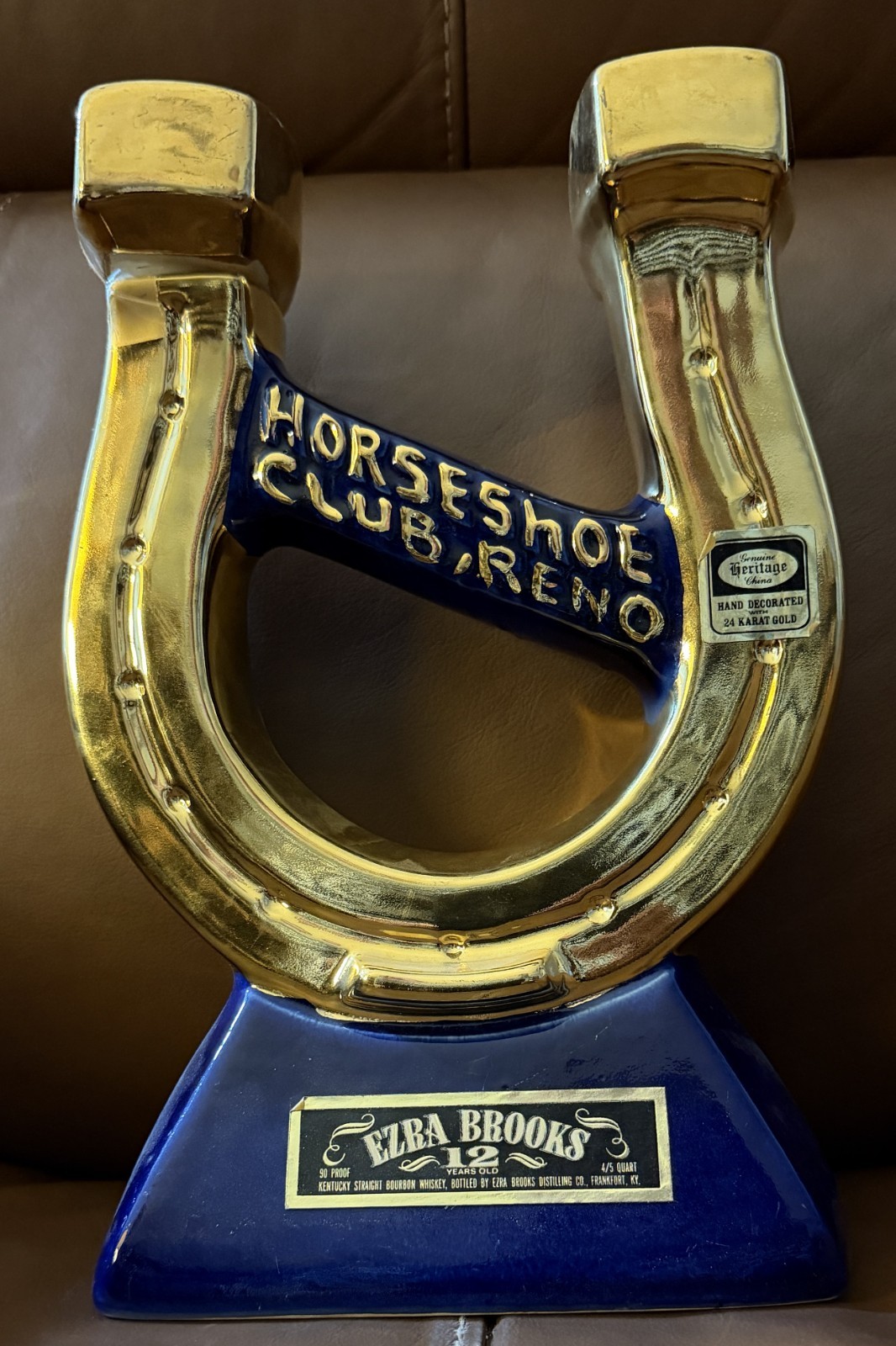 VINTAGE 1970 EZRA BROOKS 24 K GOLD HORSESHOE CLUB RENO, NV DECANTER VINTAGE 1970 EZRA BROOKS 24 K GOLD HORSESHOE CLUB RENO, NV DECANTER