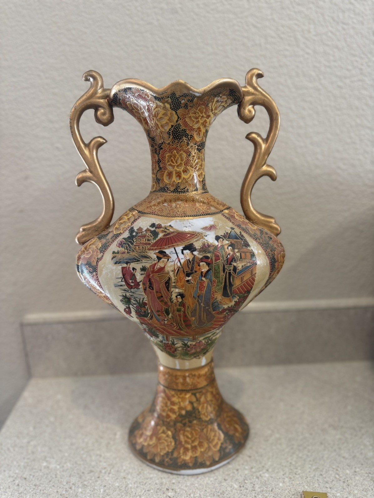 Vintage Golden Highlighted Satsuma Geisha 17 Vintage Golden Highlighted Satsuma Geisha 17
