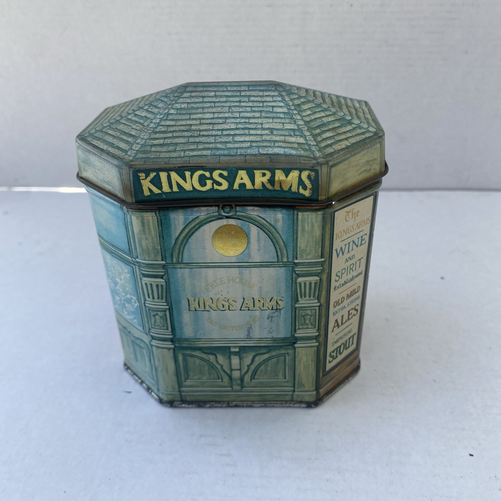 Tin Toffee Vintage Bentley’s of London Kings Arms Pub Free House Empty - England Tin Toffee Vintage Bentley’s of London Kings Arms Pub Free House Empty - England