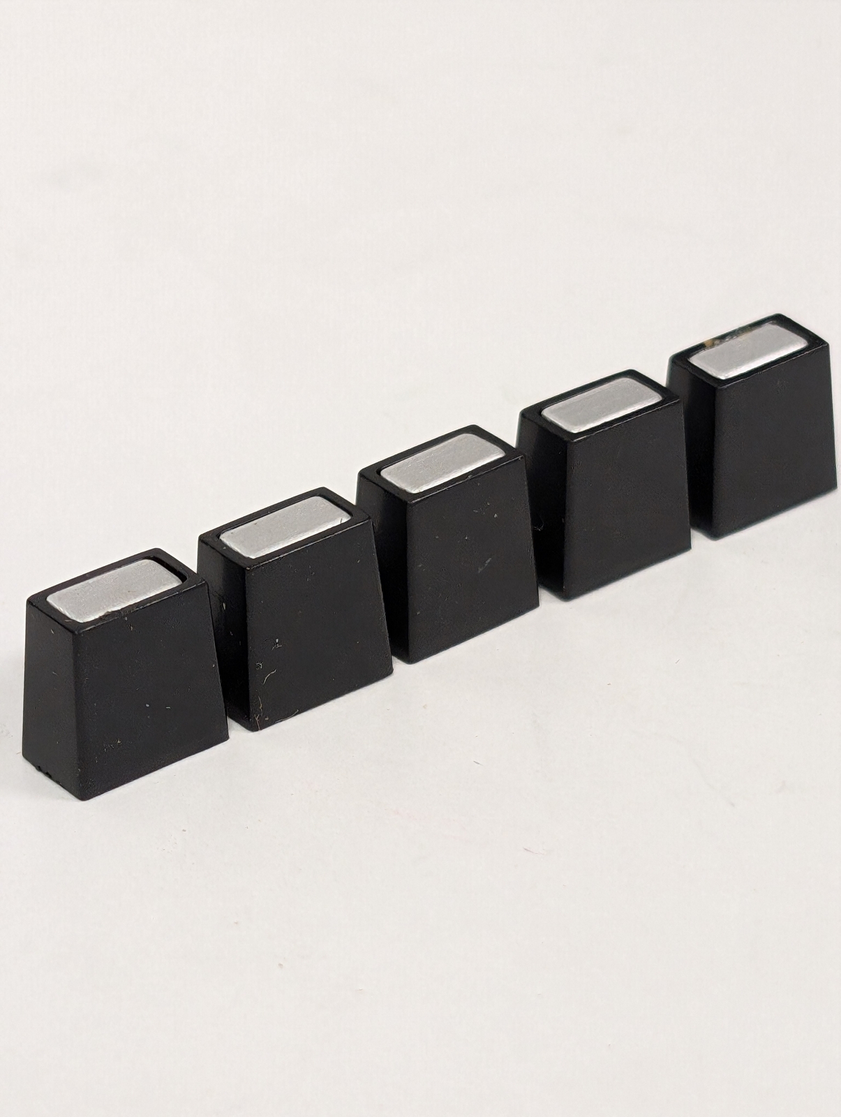 MINIATURE SLIDE SWITCH KNOB (5 PACK)