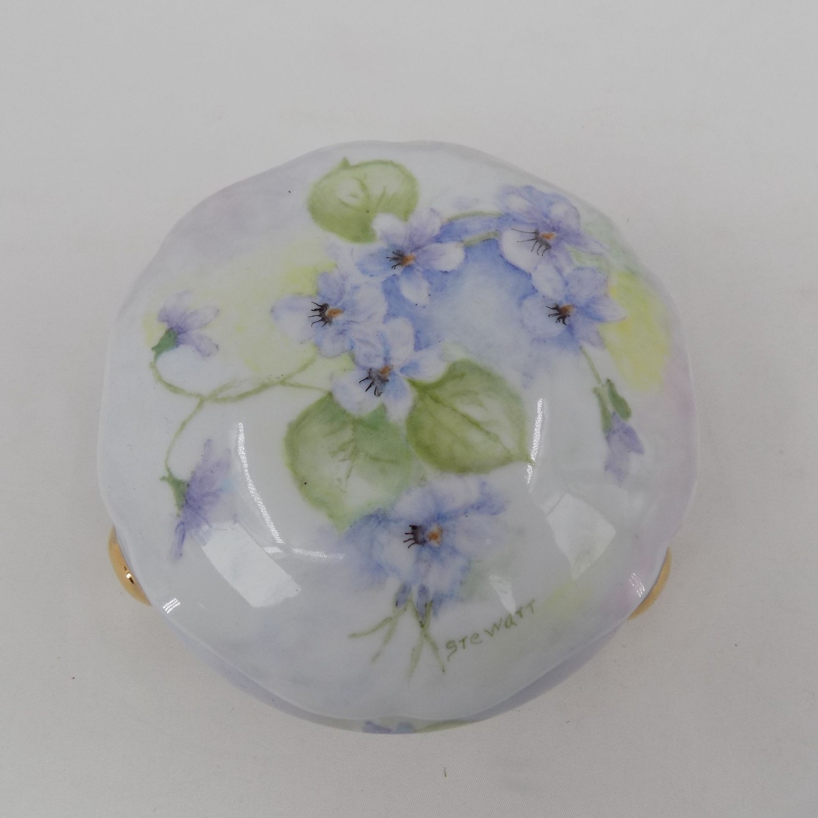 Hand-Painted Porcelain Trinket Box Sweet Violet Floral Design Gold Accents Hand-Painted Porcelain Trinket Box Sweet Violet Floral Design Gold Accents