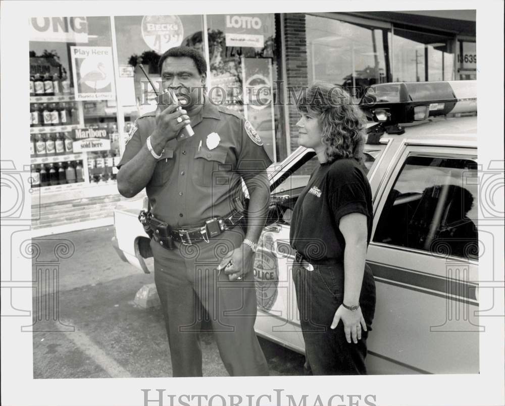 1992 Press Photo North Miami police Andre Mesidor with shop owner Beth Prada