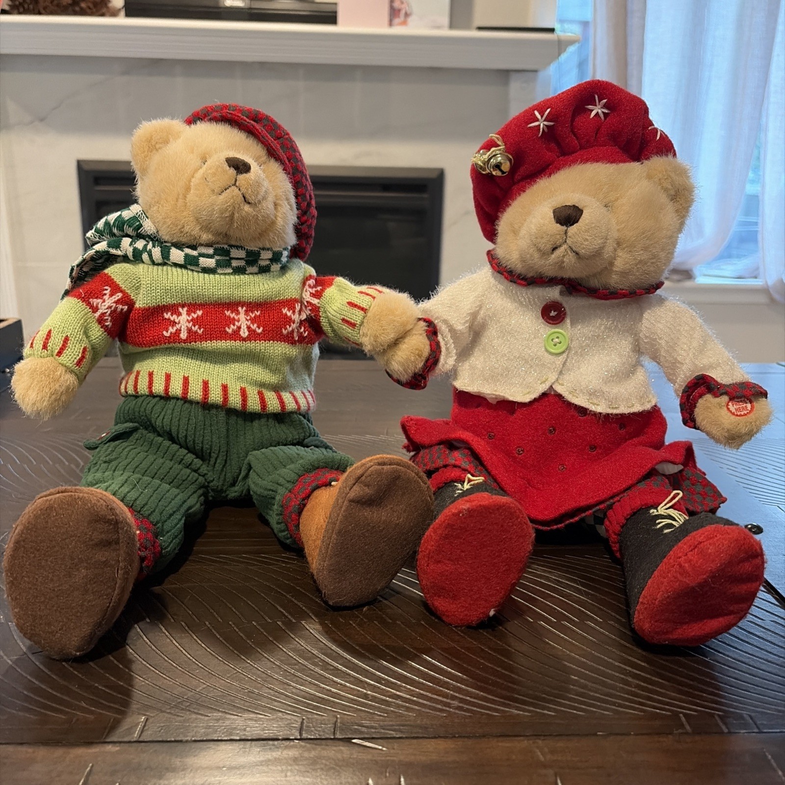 Vintage 2004 Avon Charming Carolers Animated Singing Christmas Teddy Bears Pair Vintage 2004 Avon Charming Carolers Animated Singing Christmas Teddy Bears Pair