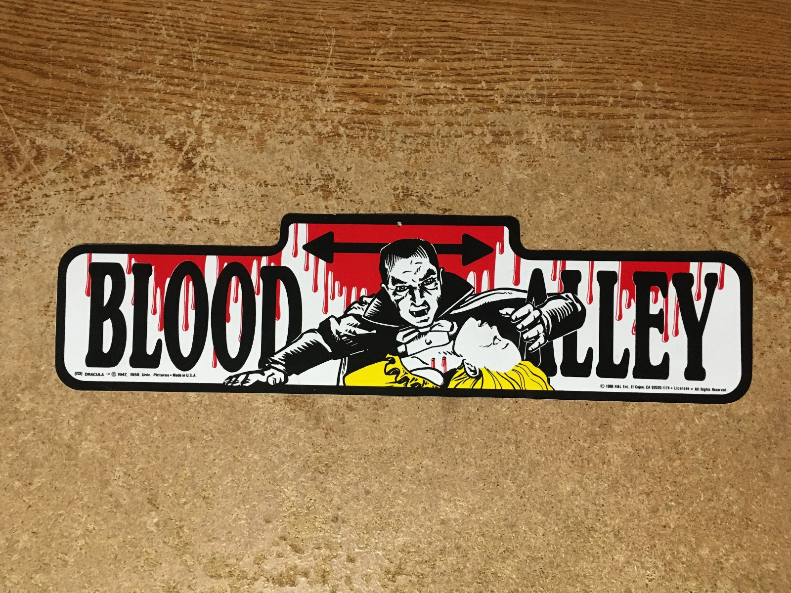1988 H&L MONSTER ALLEY DRACULA VAMPIRE PLASTIC NOVELTY STREET SIGN 18 1988 H&L MONSTER ALLEY DRACULA VAMPIRE PLASTIC NOVELTY STREET SIGN 18
