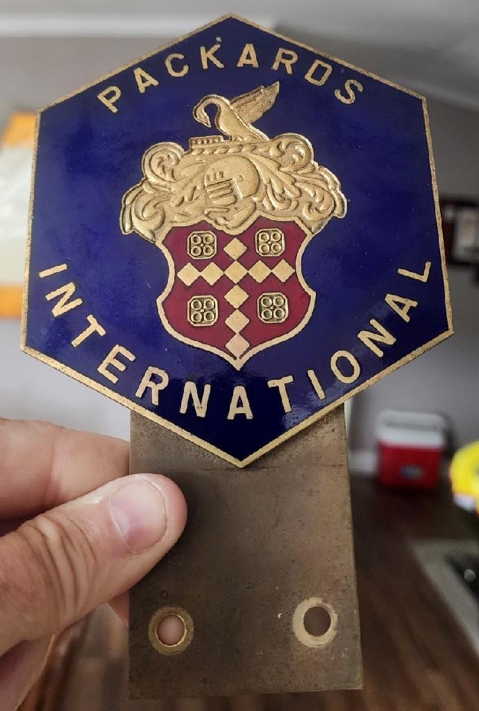 VTG. PACKARDS INTERNATIONAL AUTOMOBILE CLUB ENAMEL PLATE TOPPER CAR BADGE SIGN