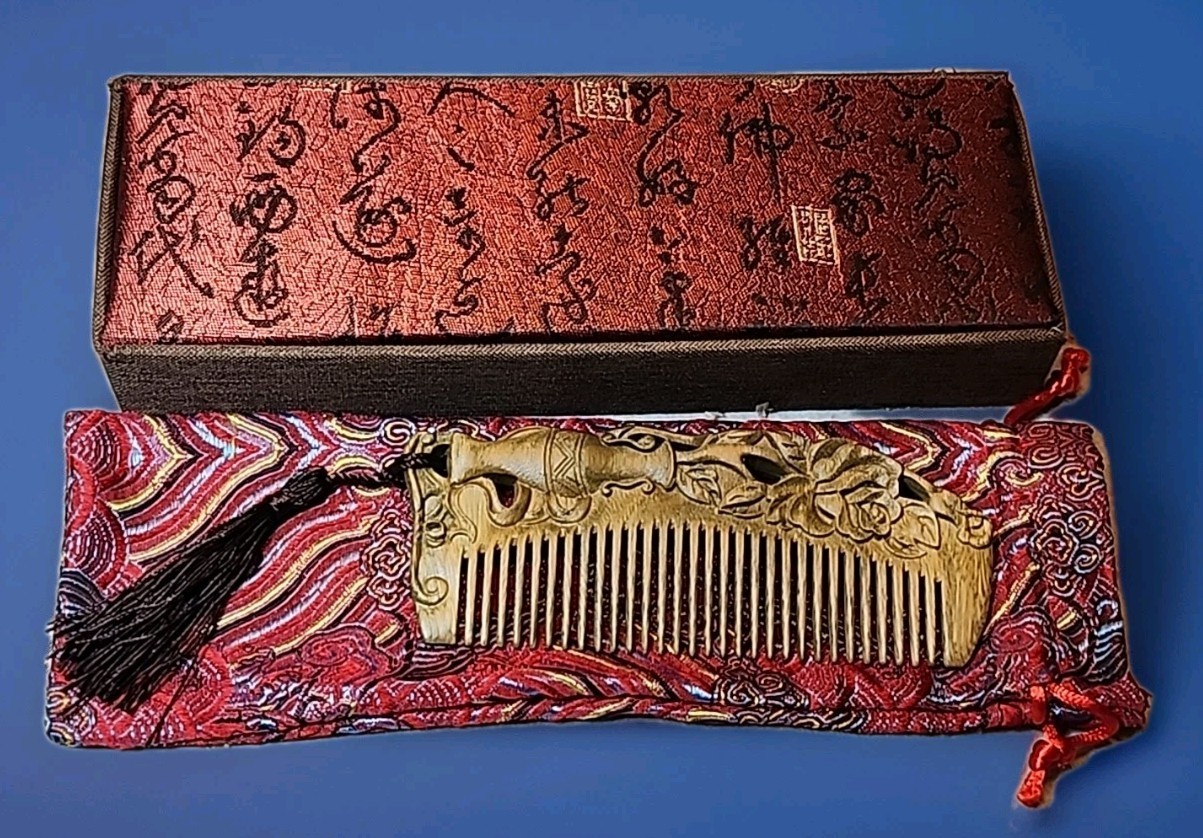 Beautiful Antique Carved Green Sandalwood Comb Double Sided  Massage + Bag & Box