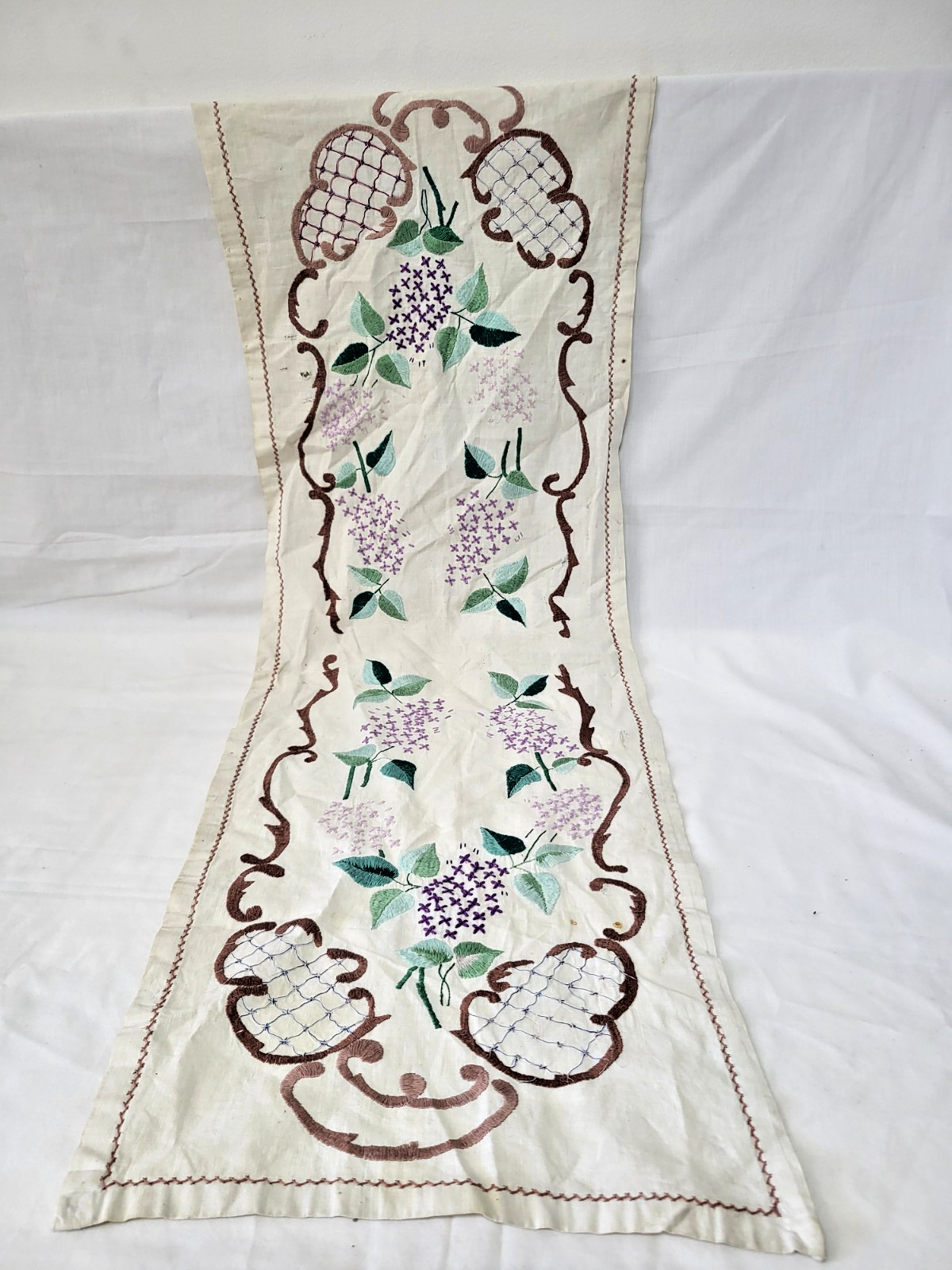 Vintage embroidered towel, old embroidery lilac flowers Ukraine 94 x 30 cm Vintage embroidered towel, old embroidery lilac flowers Ukraine 94 x 30 cm