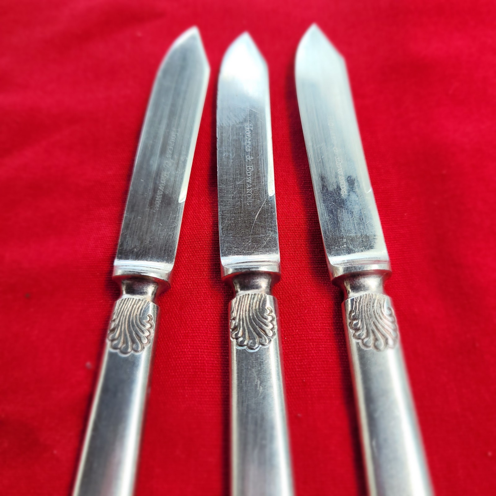  RARE Vtg  HOLMES EDWARDS silverplate Shell  flatware 3 pc BUTTER KNIVES
