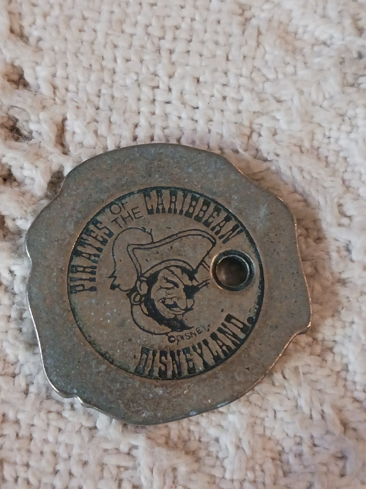 Vintage Disney Pirates of the Caribbean Disneyland Coin Token Medallion (011) Vintage Disney Pirates of the Caribbean Disneyland Coin Token Medallion (011)