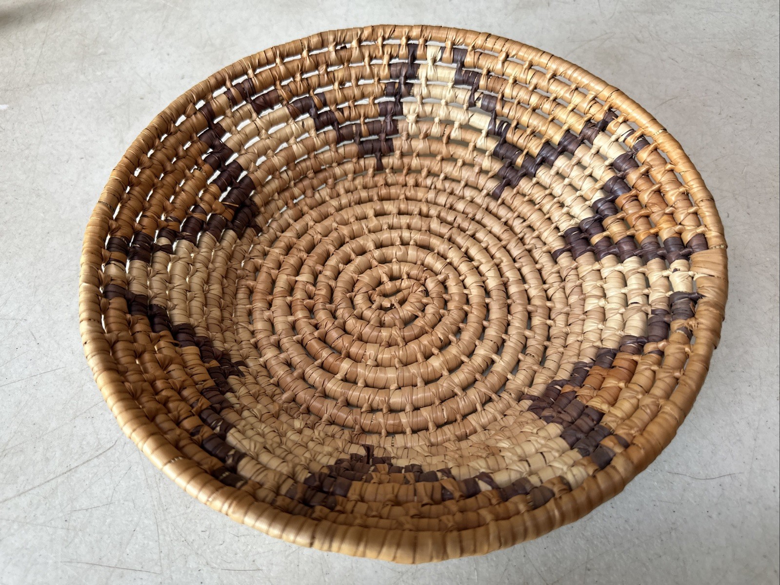 Vintage Papago Native American Indian Hand Woven Coil Grass Basket Round 10x3” 1 Vintage Papago Native American Indian Hand Woven Coil Grass Basket Round 10x3” 1