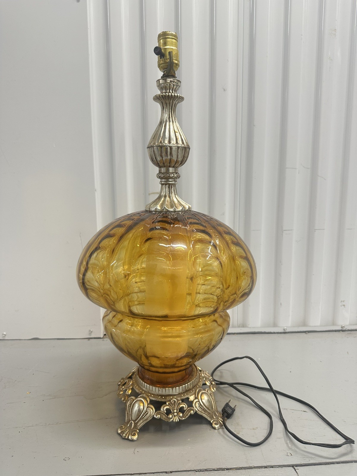 Vintage 1970s Japanese Amber Glass Table Lamp Hollywood Regency Read