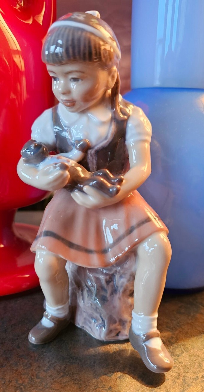 Dahl Jensen DJ Copenhagen 1295 BENTE The Little Girl Holding Teddy Bear EXC cond