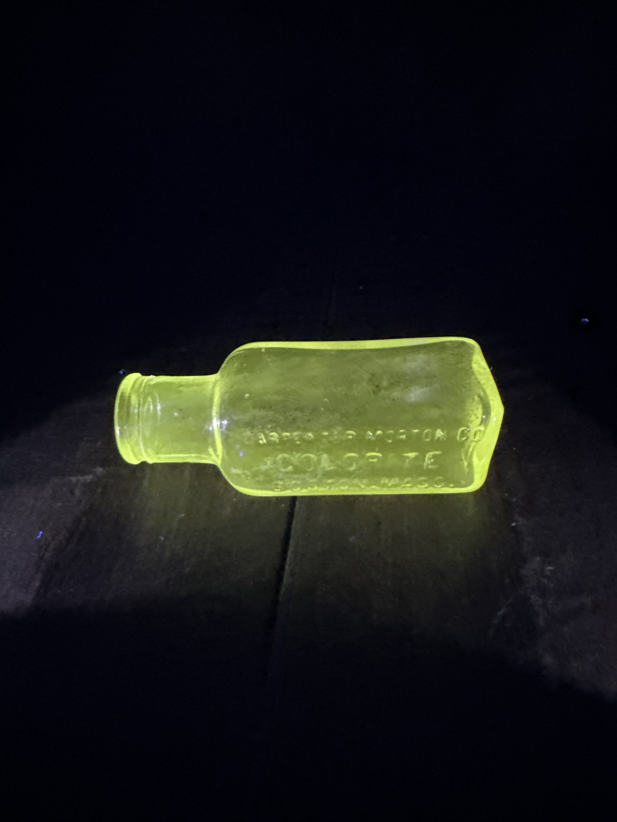 Vintage Manganese Uranium COLORITE BOTTLE BOSTON MASSACHUSETTS MORTON COMPANY Vintage Manganese Uranium COLORITE BOTTLE BOSTON MASSACHUSETTS MORTON COMPANY