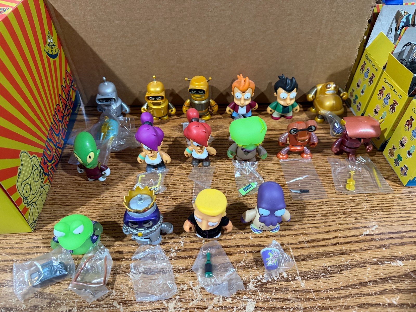 Complete set of Kidrobot Futurama Universe X, case & accessories included Complete set of Kidrobot Futurama Universe X, case & accessories included