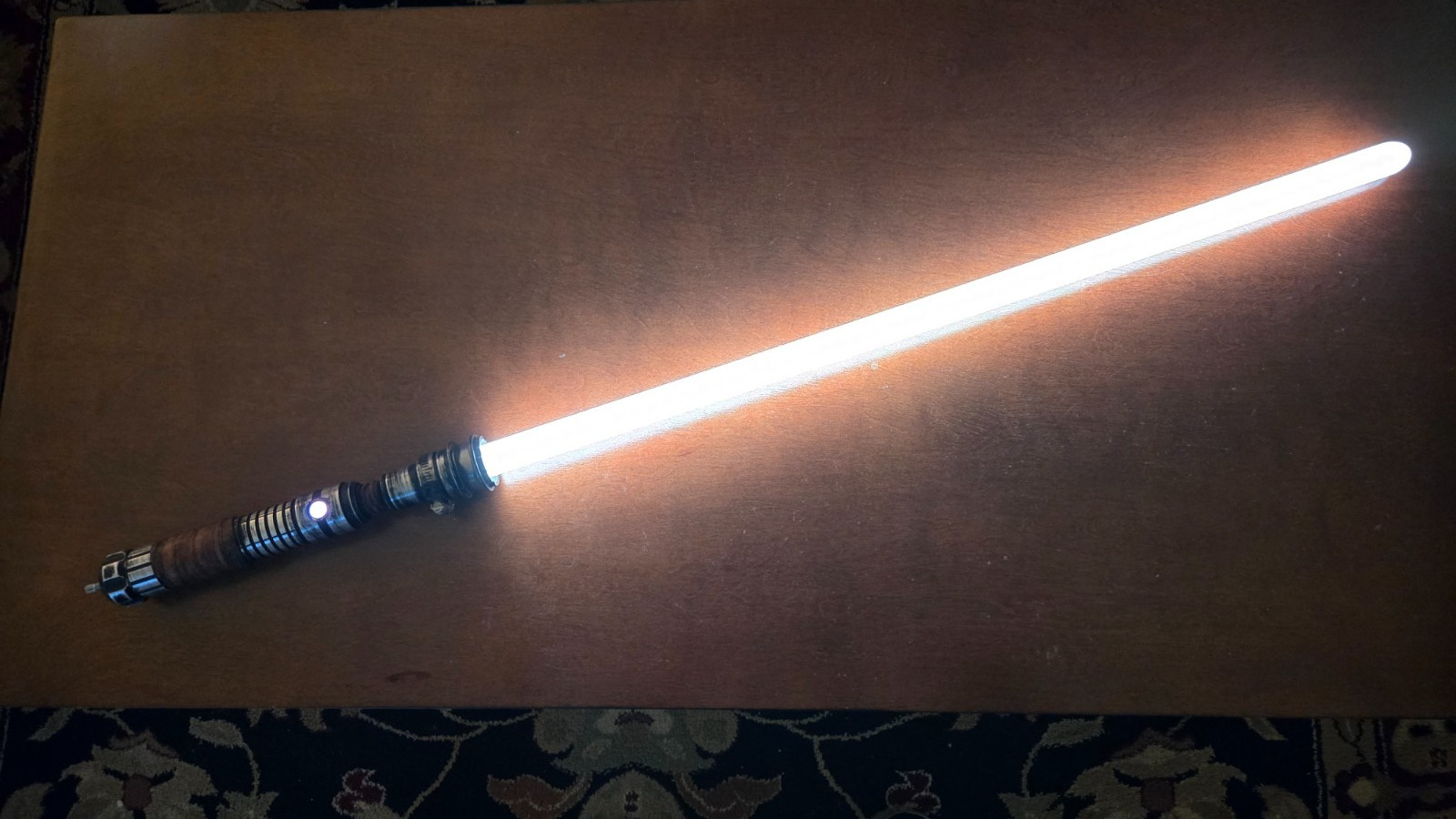Sabertrio Lightsaber AERYN Custom—Pixel Neo Proffie—Power Core Sabertrio Lightsaber AERYN Custom—Pixel Neo Proffie—Power Core