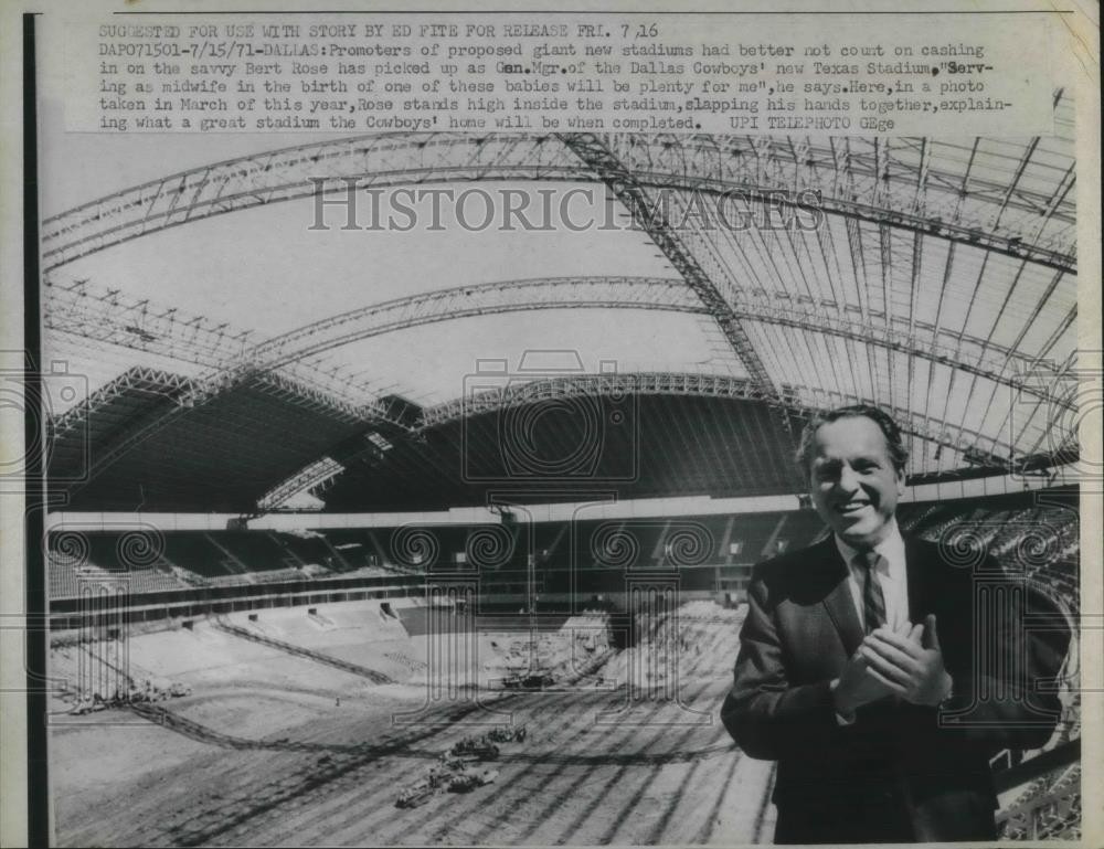 1971 Press Photo Bert Rose stands high inside the Dallas Cowboys stadium.