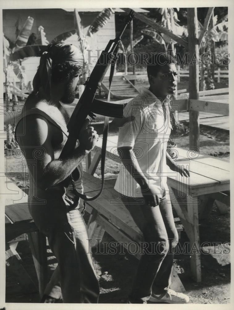 1980 Press Photo LeVar Burton in \ 1980 Press Photo LeVar Burton in \