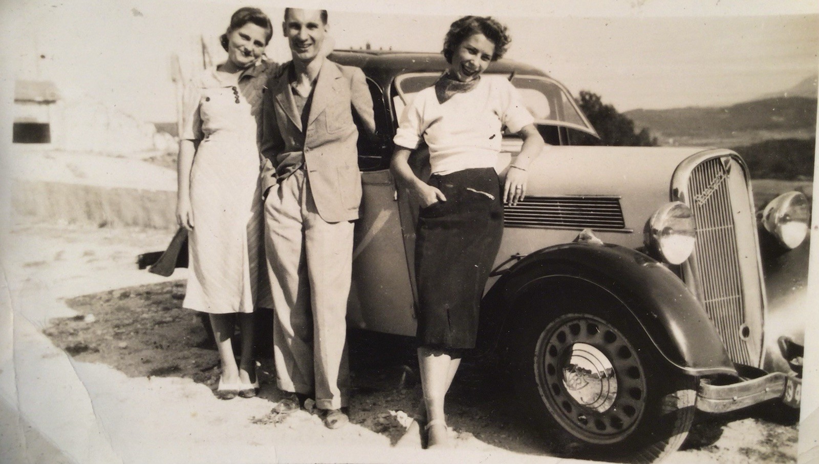 Vintage 1930’s PHOTO Beautiful Young Lady Poses DKW Automobile Dampf Kraft Wagen