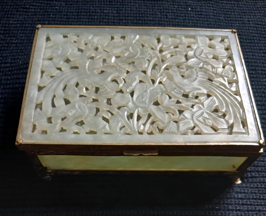Antique Chinese Carved Jade Brass Trinket Box - Full Stone Lined, Ornate Feet Antique Chinese Carved Jade Brass Trinket Box - Full Stone Lined, Ornate Feet