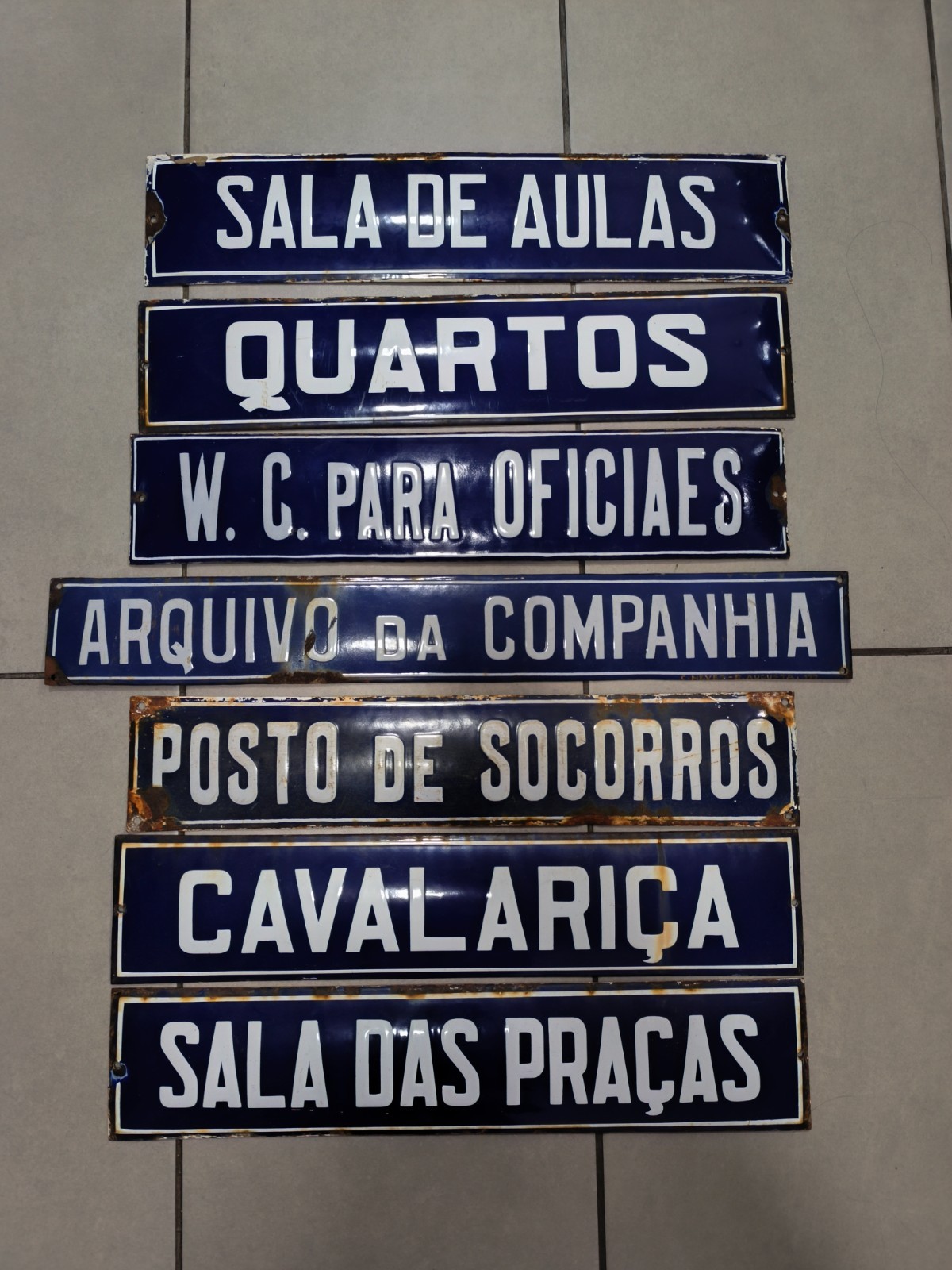 Exclusive Lot 7x Vintage 1930 Signs Army Portuguese enameled / porcelaine