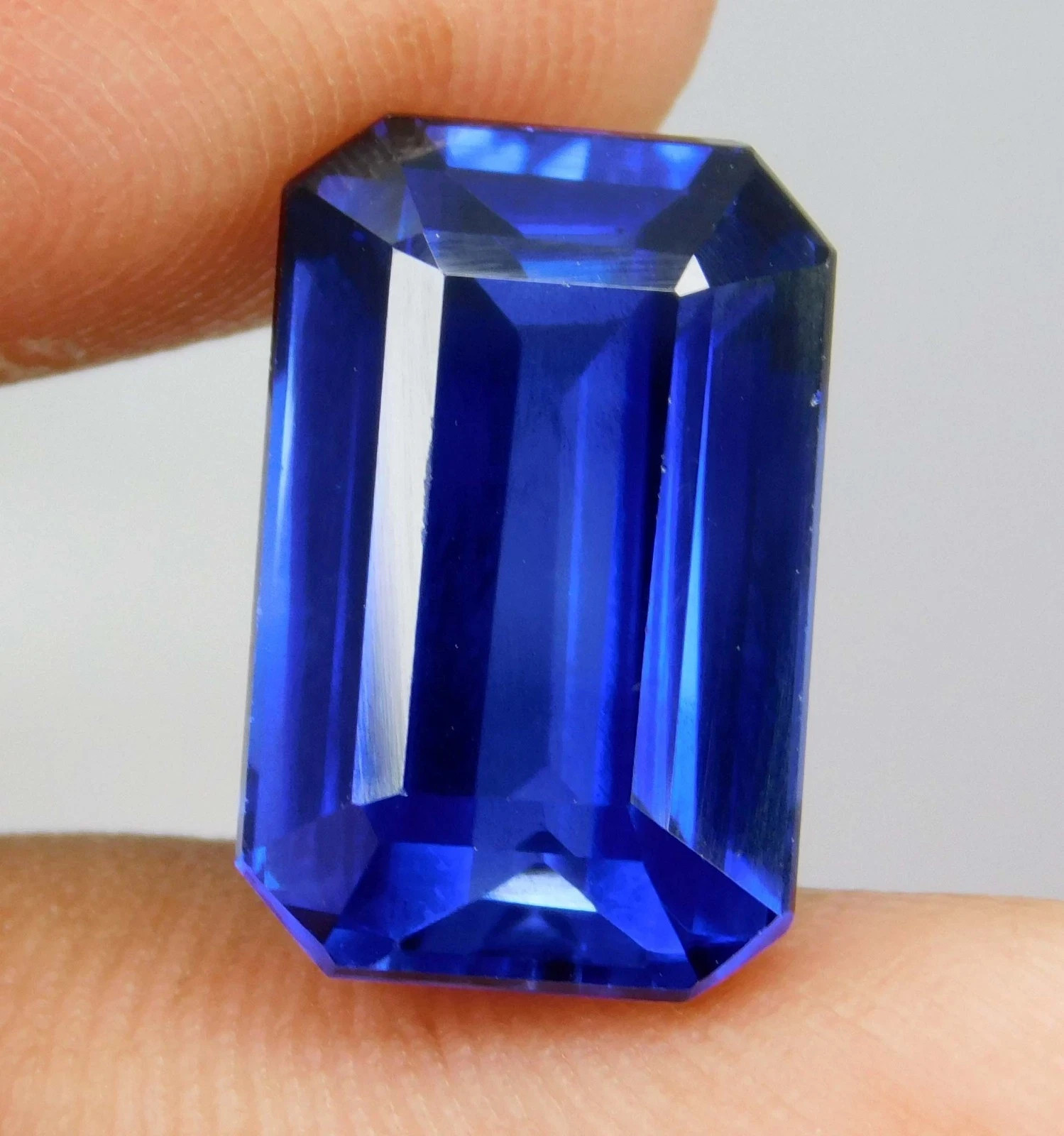 Luxury Ceylon Blue Sapphire 6.70 Ct Emerald Loose Rare Gemstone 13 × 8 × 5 mm Luxury Ceylon Blue Sapphire 6.70 Ct Emerald Loose Rare Gemstone 13 × 8 × 5 mm