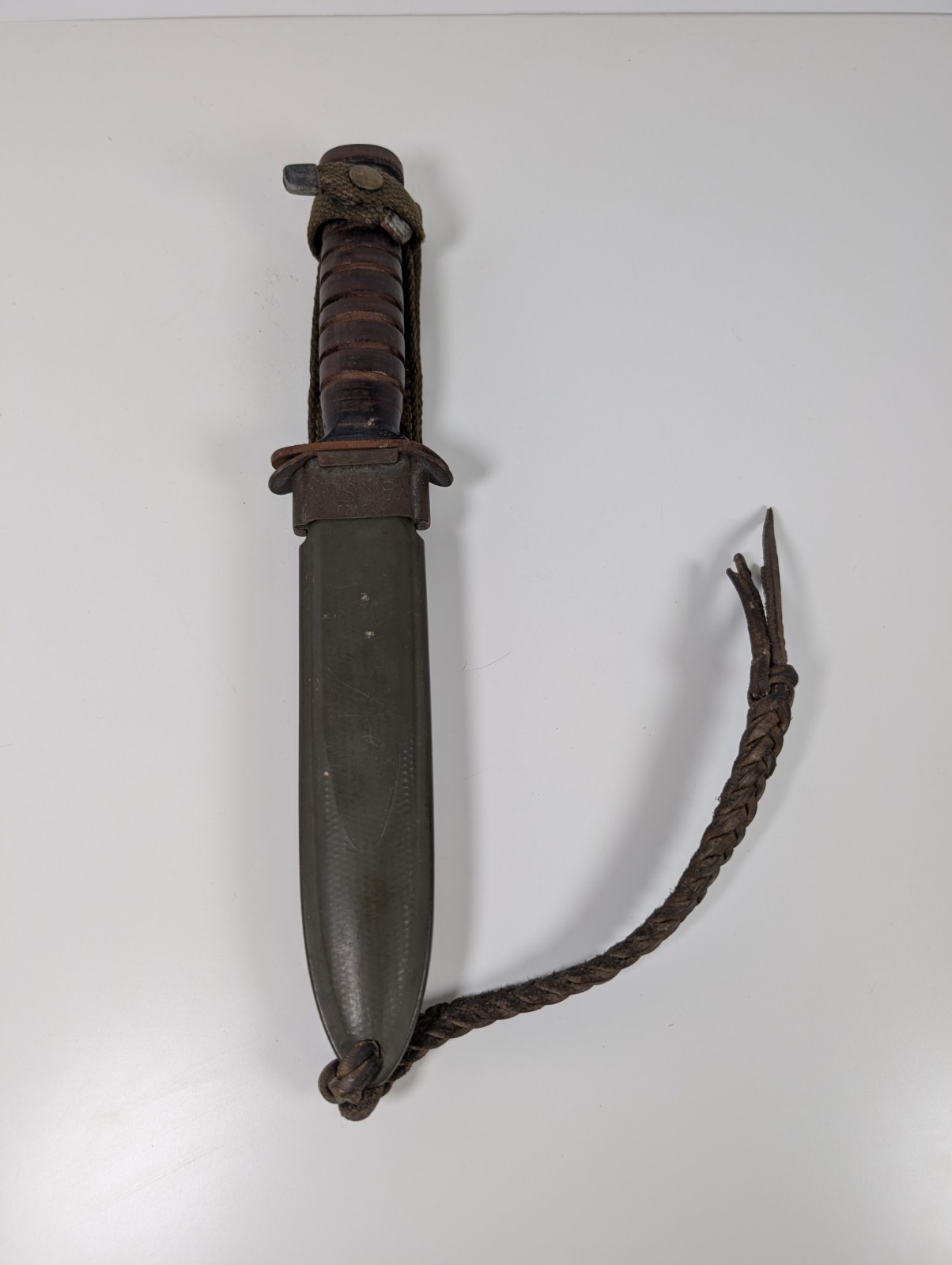 Rare 1940\'s US M3 trench knife with US M8 BMCO scabbard