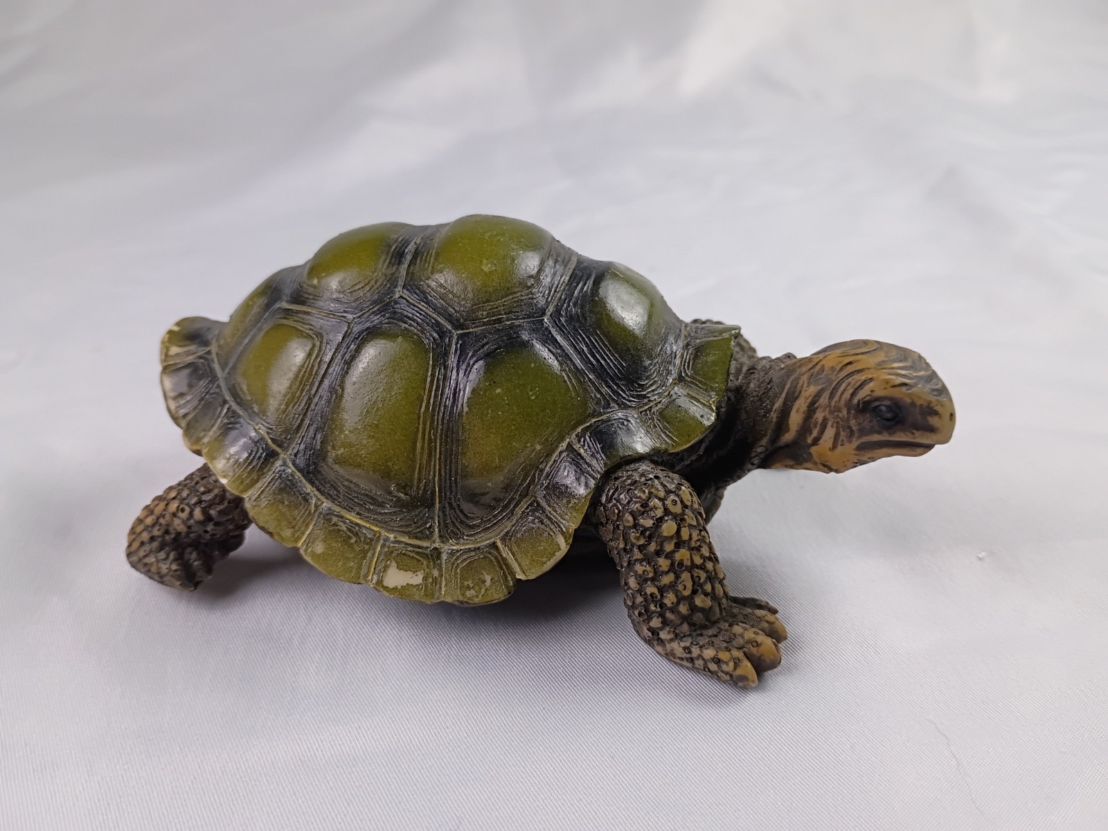 Vintage Realistic Lifelike Hand Carved Wooden Turtle Figurine Home decor Art