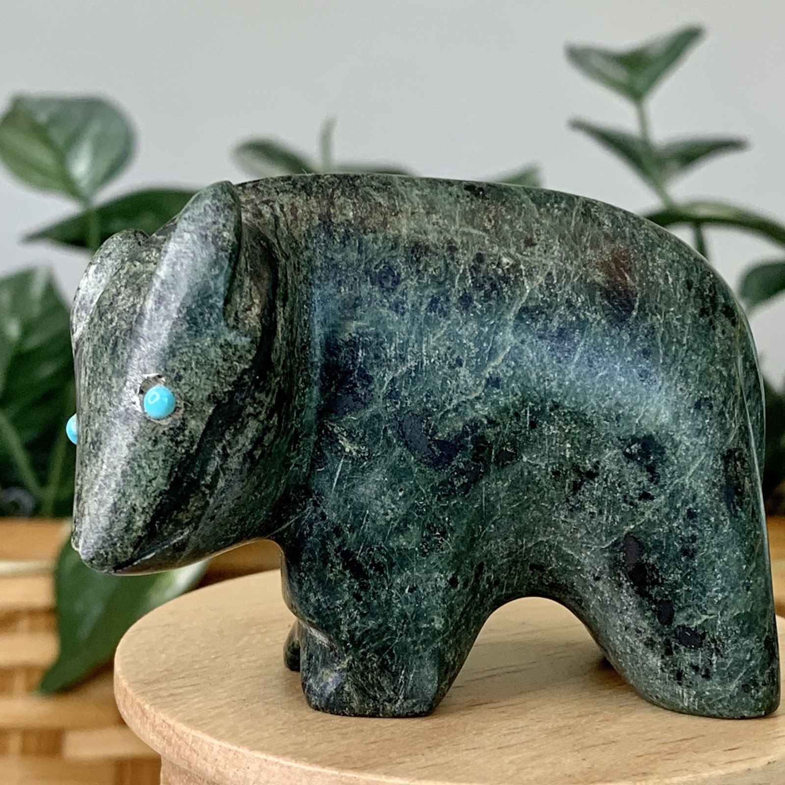 Vintage Native Carved Serpentine Bear Fetish Carving Turquoise Inlay Eye 3