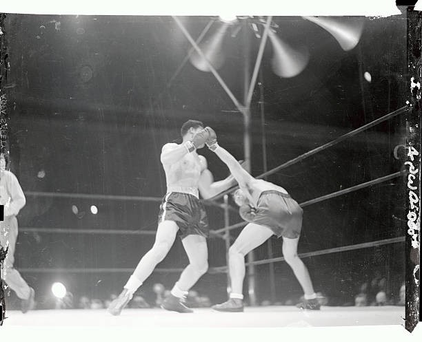 In most amazing finish of a heavyweight championship fight in hist- Old Photo
