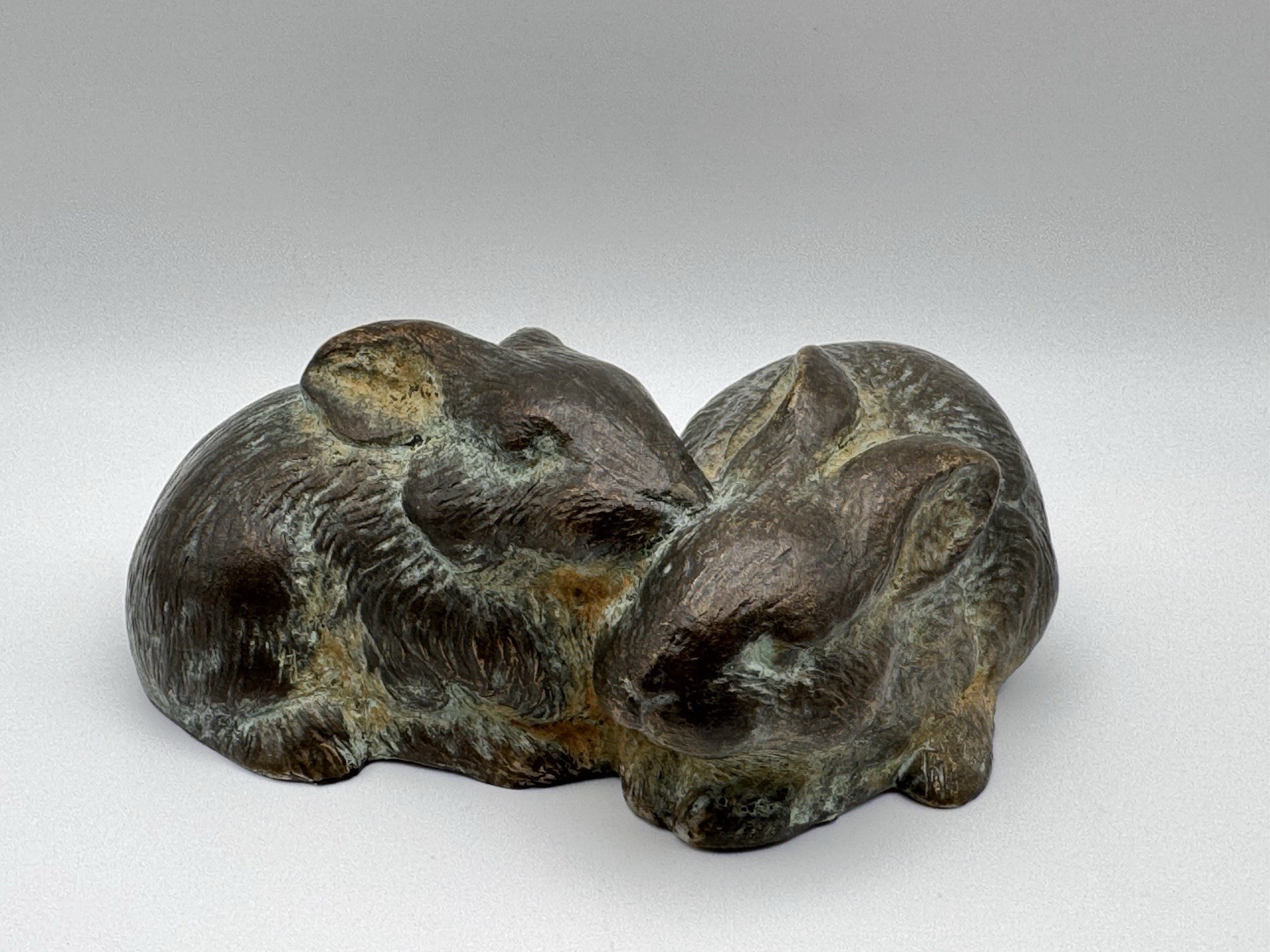 Hen-Feathers Caffco Snuggling Rabbit Bunny Bronze Look Garden Sculpture Decor