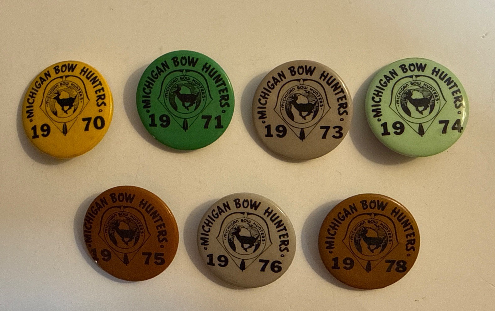 Vintage 1970 71 73 74 75 76 78 Michigan Bow Hunters Pin / Button Lot Of 7 Vintage 1970 71 73 74 75 76 78 Michigan Bow Hunters Pin / Button Lot Of 7
