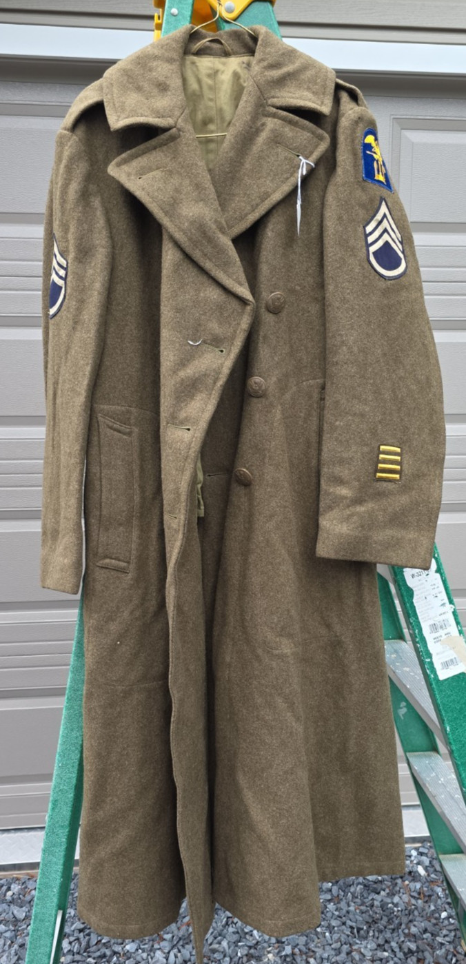 WWII 1942 US Army Wool Overcoat Trench Coat Greatcoat W/ Rank and unit patch WWII 1942 US Army Wool Overcoat Trench Coat Greatcoat W/ Rank and unit patch