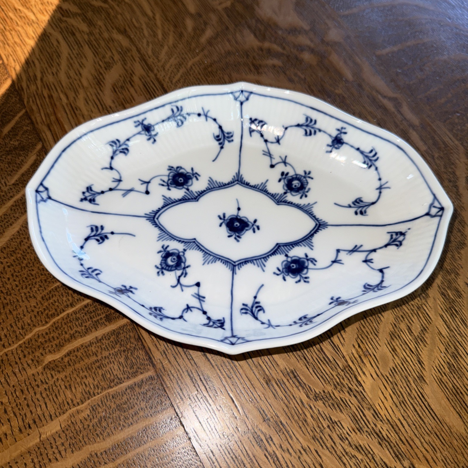 Royal Copenhagen Blue Fluted Plain Leaf Dish 1/141 Vintage 1975-1979 Denmark Royal Copenhagen Blue Fluted Plain Leaf Dish 1/141 Vintage 1975-1979 Denmark