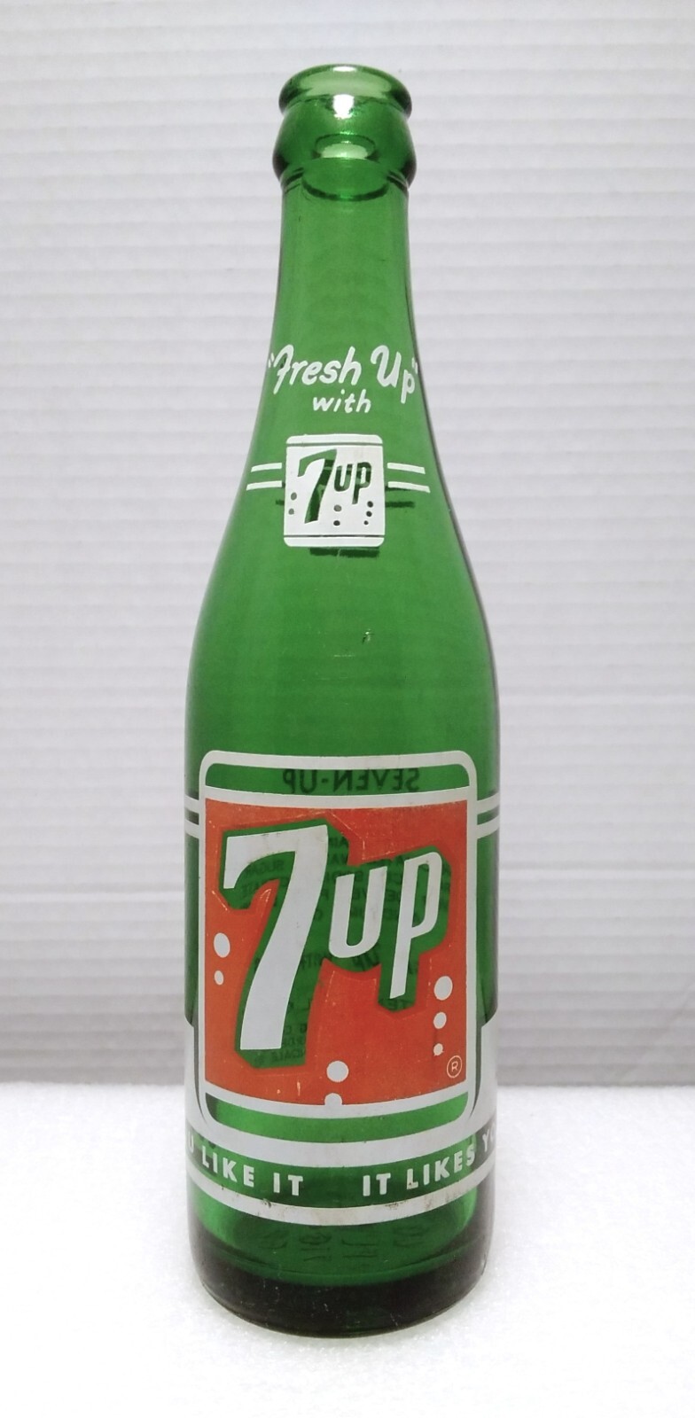 1962 7Up 12 oz Soda Bottle Green Bubbles Logo ACL St Louis, Moberly, Carbondale+