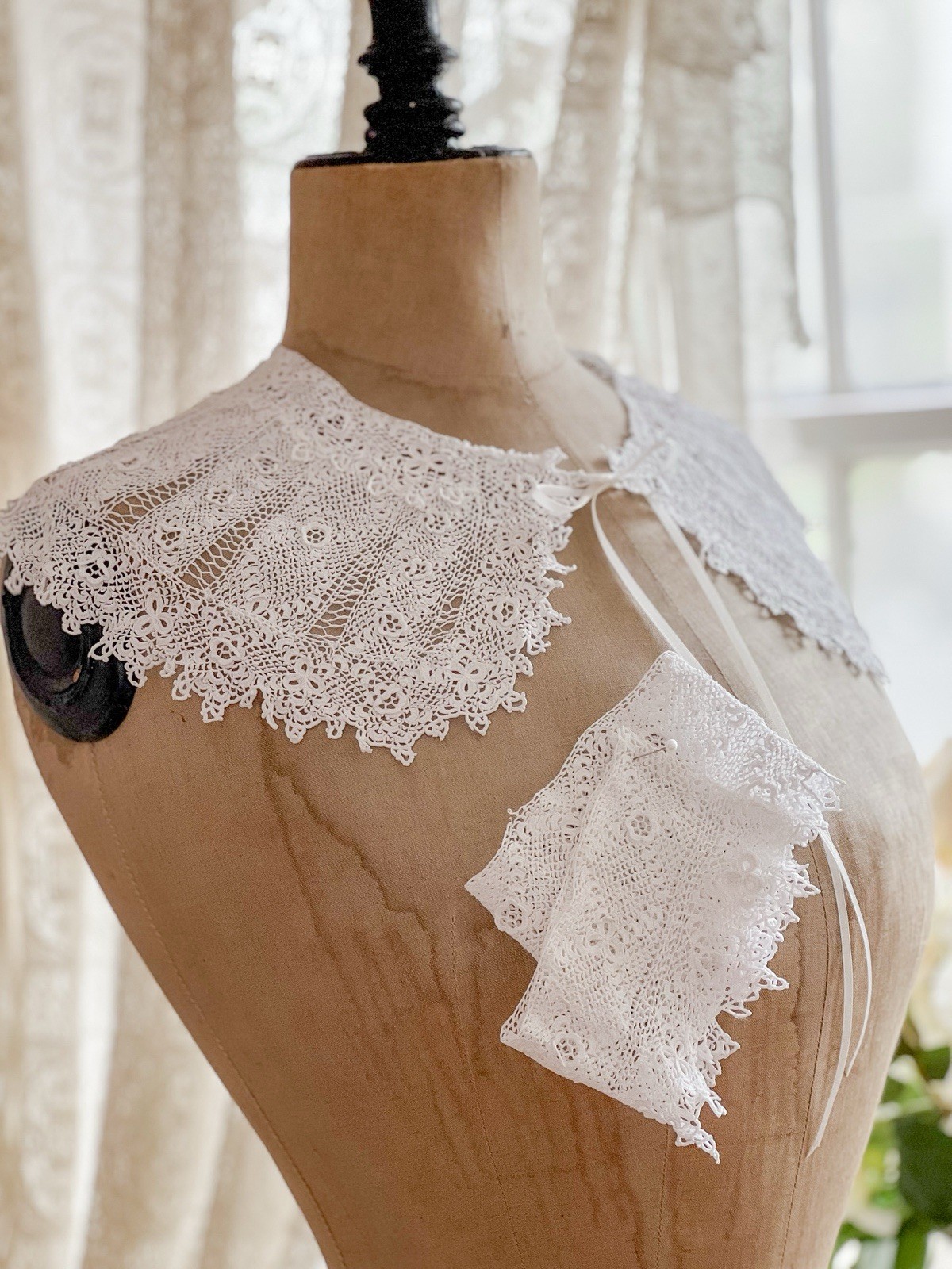 Antique Vintage Irish Crochet Lace Collar And Cuffs Edwardian Victorian