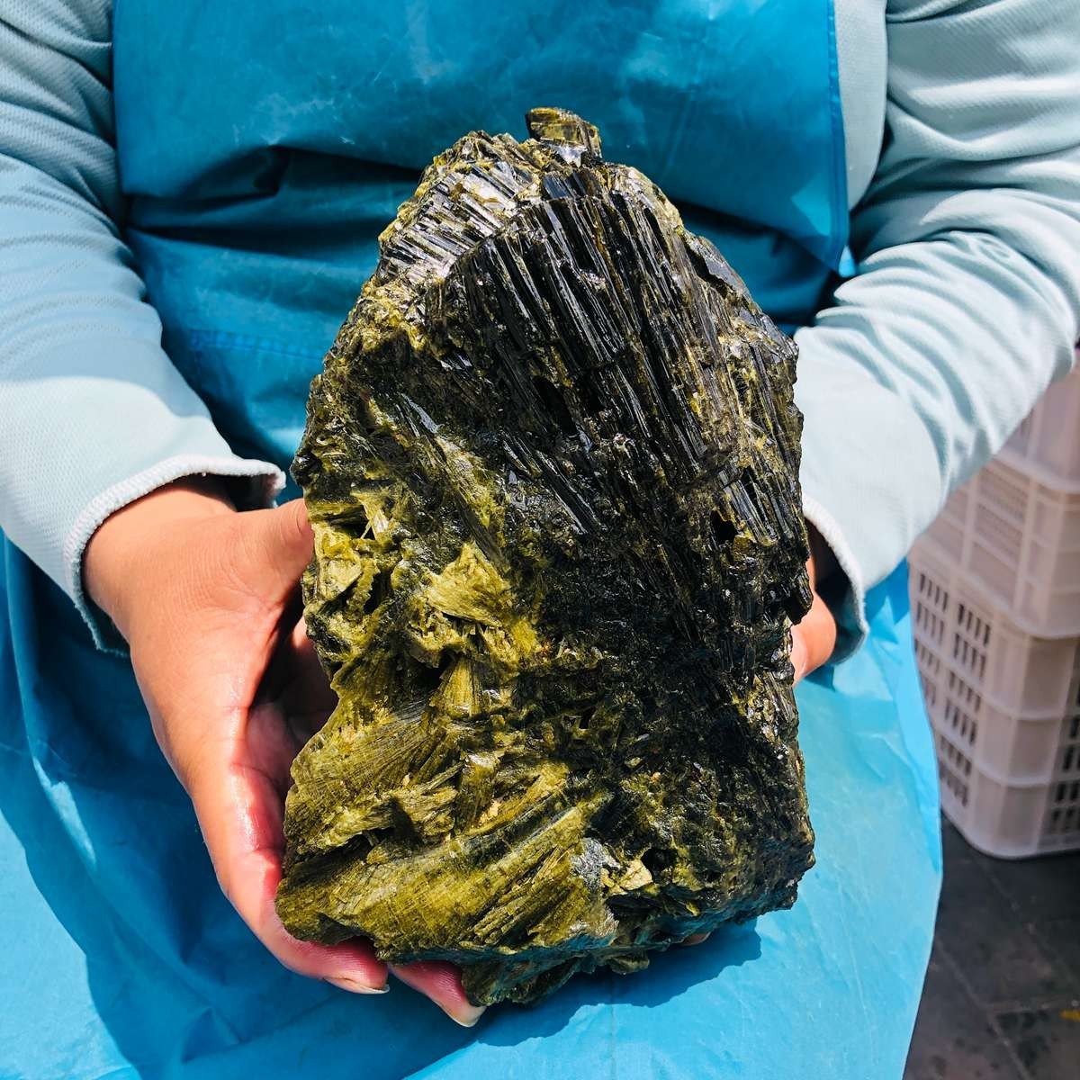 5670g Natural green tourmaline specimen Mineral Specimen Healing 5670g Natural green tourmaline specimen Mineral Specimen Healing