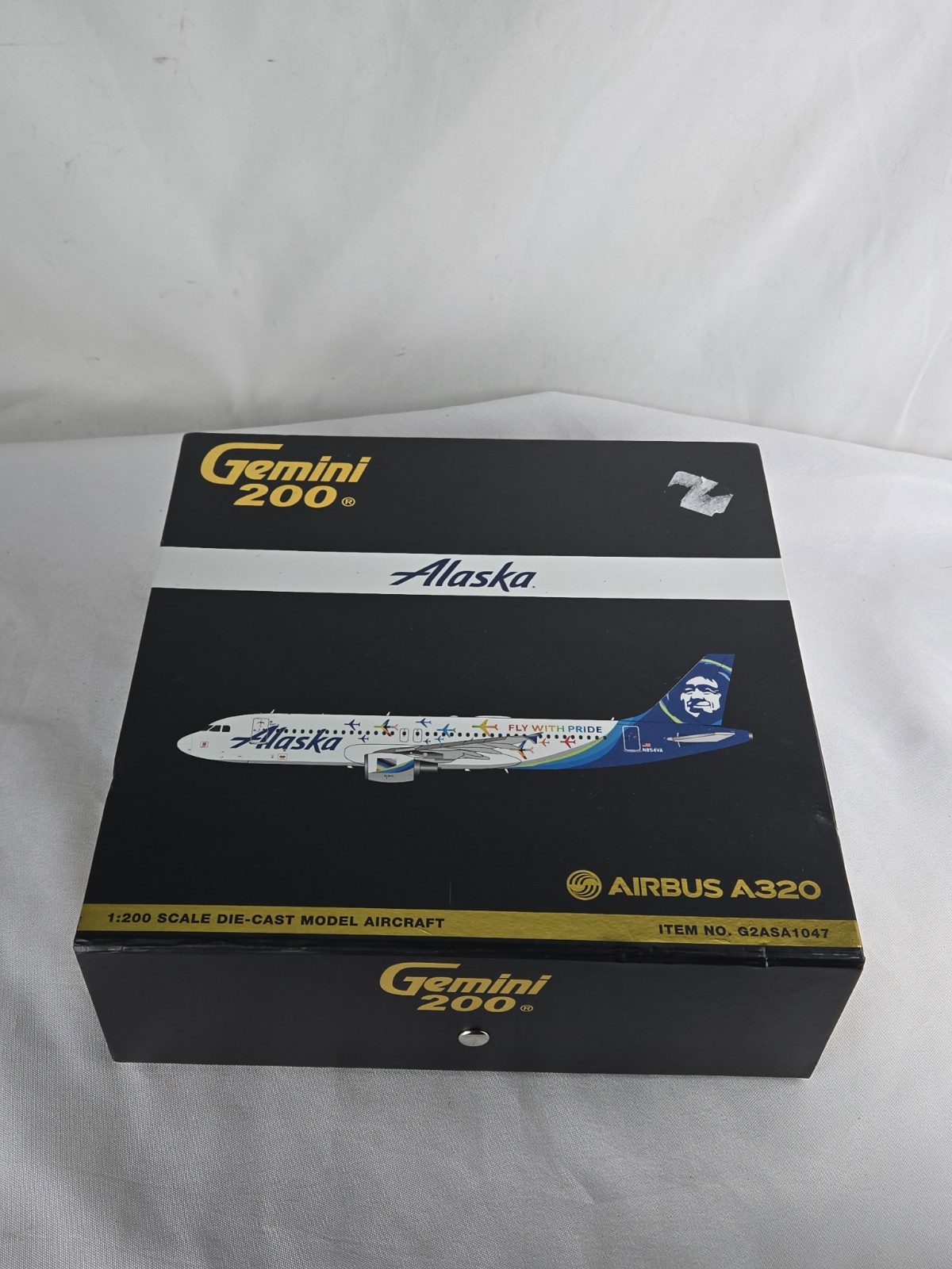 Gemini Jets 1:200 Alaska Airlines Airbus A320-200 'Fly With Pride' (Open Box) Gemini Jets 1:200 Alaska Airlines Airbus A320-200 'Fly With Pride' (Open Box)