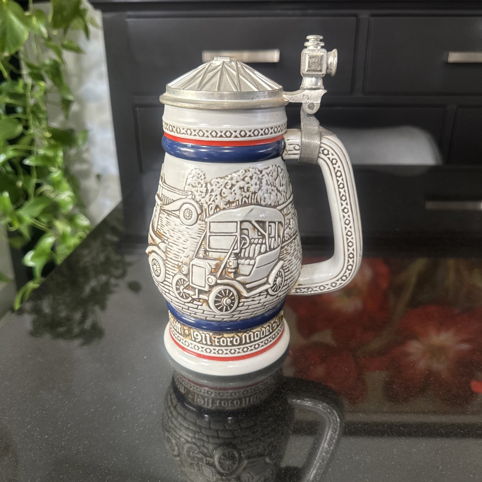 Vintage Avon lidded ceramic beer stein from 1979, Classic Cars Series Vintage Avon lidded ceramic beer stein from 1979, Classic Cars Series